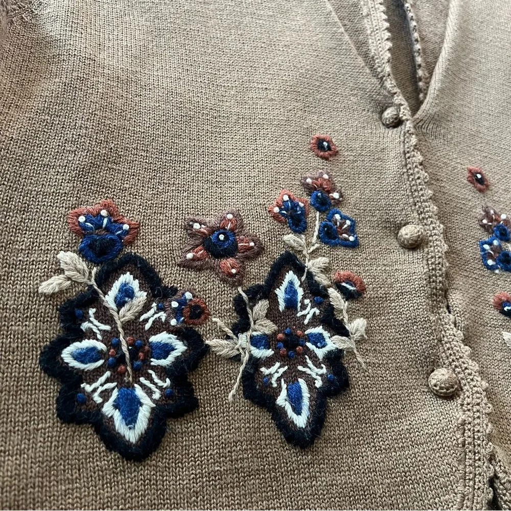 Vintage Koret Floral Embroidered Knit Sweater Vest - Picture 5 of 14
